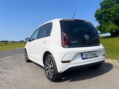 Volkswagen e-Up Review - Changing Lanes