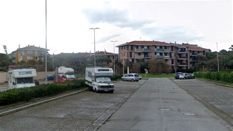 Livorno Sosta Abusiva Dei Camperisti In Piazza Borrani