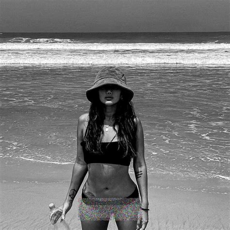 10 Hot Sexy Ratu Felisha Bikini Pics