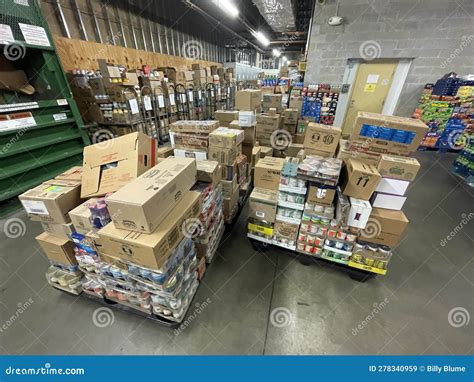 Food Lion Grocery Store Interior Stock in Warehouse Editorial Stock ...