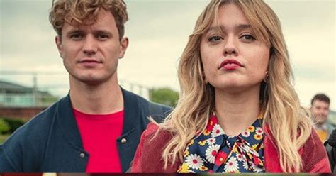 Xem phim Sex Education phát hiện 7 điều cực bổ ích ai cũng nên biết từ khi còn trẻ