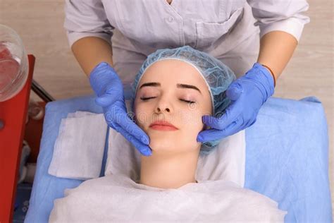 Cosmetic Massage Facial Treatment Stock Image Image Of Seance