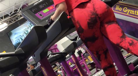 Gym Dumpy 12 Really Cute Latina With A Nice Ass Spandex Leggings Yoga Pants Forum