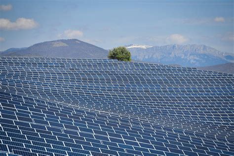 What Is Green Technology? Green Tech Companies To Watch | Alpha Leaders