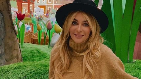 «Крутая малышка!» — Варнава в роскошной шубе и с догом на поводке ...