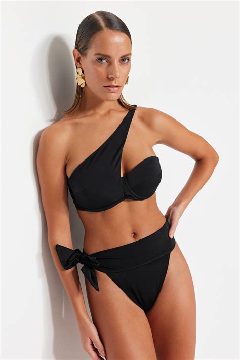 TRENDYOLMİLLA X Moeva Siyah Tek Omuz Bikini Üstü TBESS BU Fiyatı Yorumları Trendyolmilla