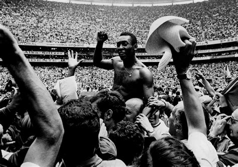 Pelé 80 anos a trajetória do rei do futebol