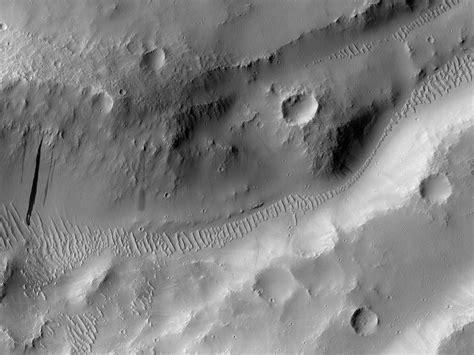 HiRISE HiPOD 7 Apr 2024