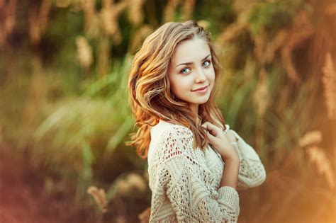 Tải hình nền hot girl cho máy tính Xinh đẹp rạng ngời full HD