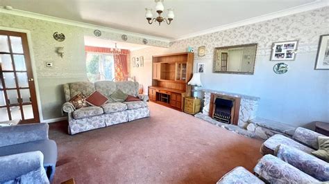 Foxcote Finchampstead Wokingham 3 Bed Semi Detached House £425 000