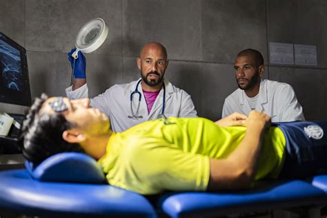 Las mejores fotos del spot de renovación de Dani Parejo – Web Oficial