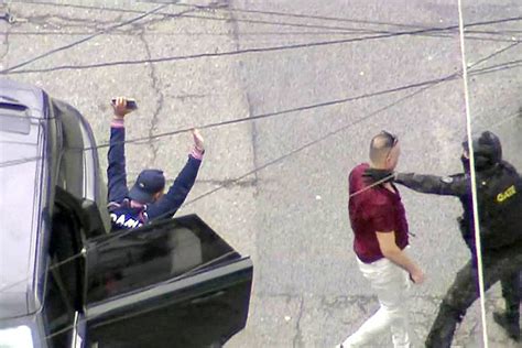 A Gazeta Casal Feito Ref M Dentro De Carro Liberado Ap S Horas Na