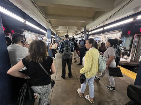 What's the craziest subway delay you guys has experienced? : r/nycrail