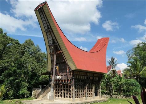 traditional tongkonan house toraja indonesia rarchitectureporn