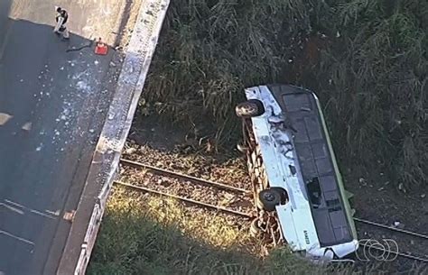 G Nibus Cai De Viaduto E Seis Pessoas Ficam Feridas Em Valpara So