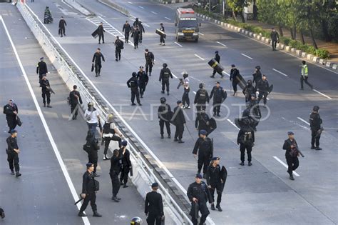 kerusuhan  kawasan slipi antara foto