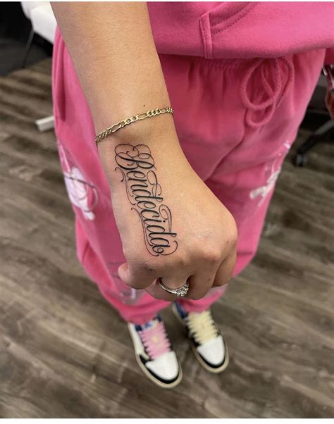 Pin by Mariaelena Chavez on Tattoos Simple Line Work | Hand tattoos for