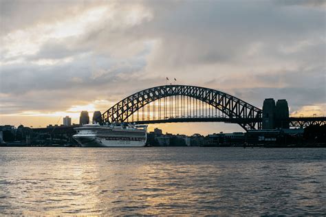 Sydney Harbour Bridge - Sydney Travel Guide