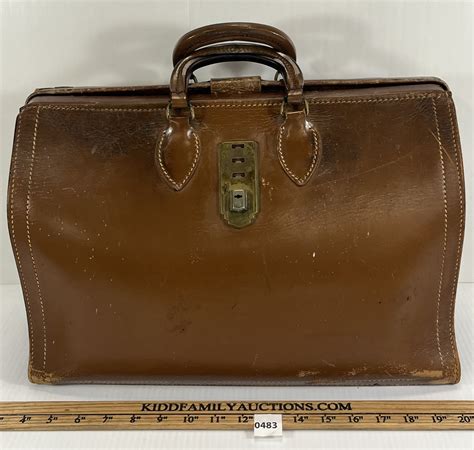 LEATHER DOCTORS BAG
