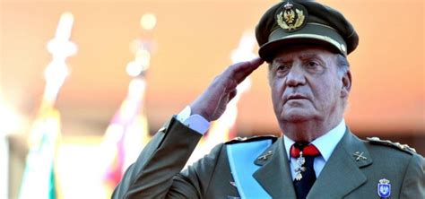 El Rey Emérito Juan Carlos I Se Va De España Acorralado Por Los