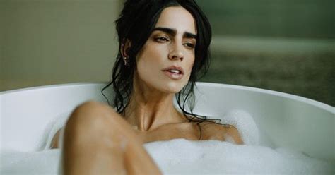 Me quedé dormida Bárbara de Regil posó en bikini para burlarse del meme que hizo viral su