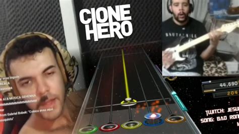 Renan Play dançando ao som de Bad romance no Clone Hero Ft LUAN