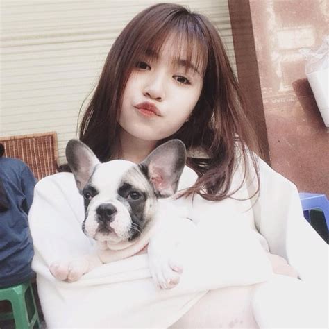 Những hot girl không cần mặt V line vẫn xinh lung linh