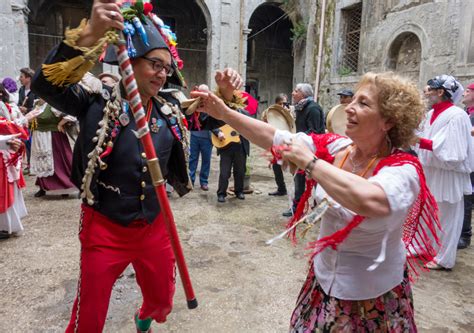 danza  folklore sei balli popolari italiani della tradizione tempo