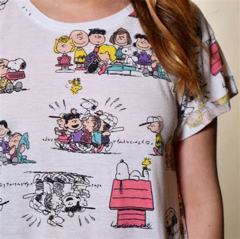 Vintage Peanuts Gang Snoopy Charlie Brown Graphic Tee Shirt Womens