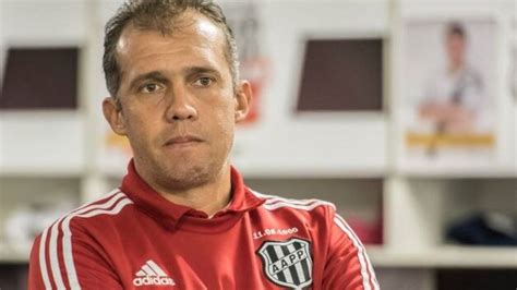 Eduardo Baptista T Cnico Da Ponte Preta Esportes Estad O