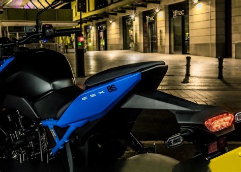 Suzuki GSX S nowość nowy japoński naked pojemności cm dane techniczne cena waga