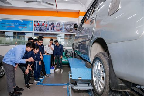 Điểm chuẩn nhiều ngành hot Trường ĐH Công nghệ TP HCM từ