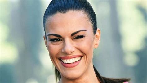 Bianca Guaccero il bikini è proprio micro esce tutto