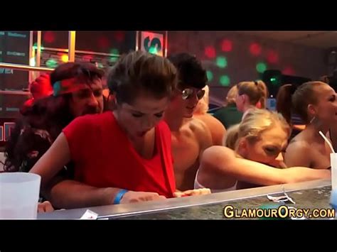 Orgía de putas follando y chupando XVIDEOS