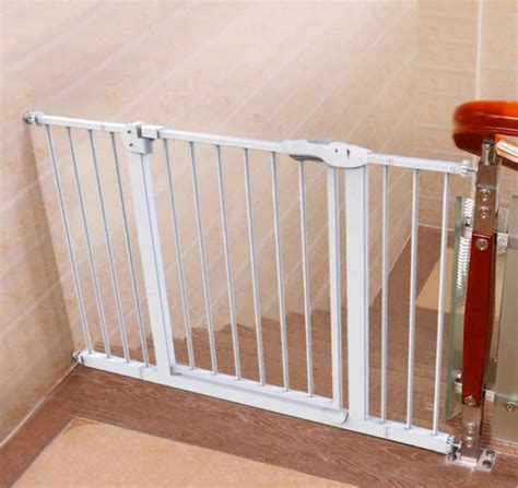 Перегородка на лестницу от детей-виды и самостоятельный монтаж