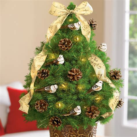 10 Nice Small Christmas Tree Decorating Ideas 2024