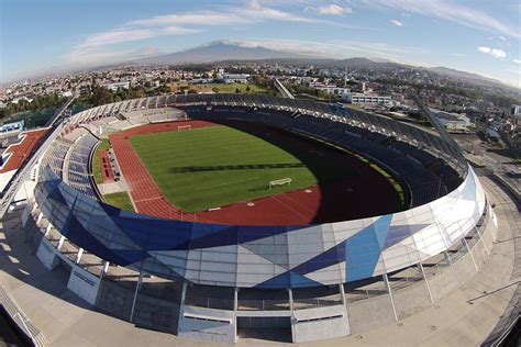 Estádio Universitário - Which makers supply LED lights for Estadio Universitario?