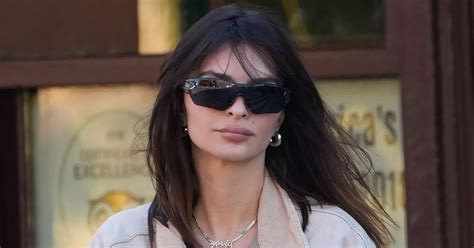 Emily Ratajkowksi Poses In Nothing But A Thong Bikini On New York City Streets The Mirror