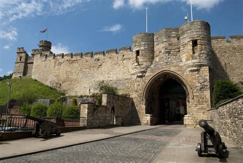 Lincoln Castle | Home To The Magna Carta | englandexplore