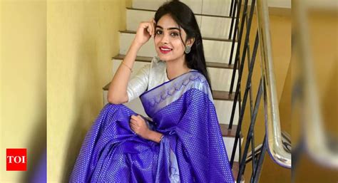 Television Actress Jeevitha Shares A Bts Video Of Her Recent Shoot From