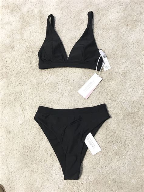 NY SVART BIKINI TILL FÖRLOSSNINGEN Janina