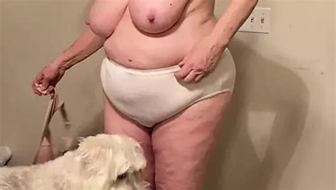 Plump Curvy Gurl Getting Naked Outside American Shemale BBW Porn