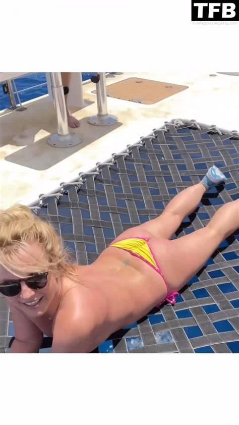 Britney Spears Flashes Her Nude Tits And Sexy Butt Pics Video Thefappening