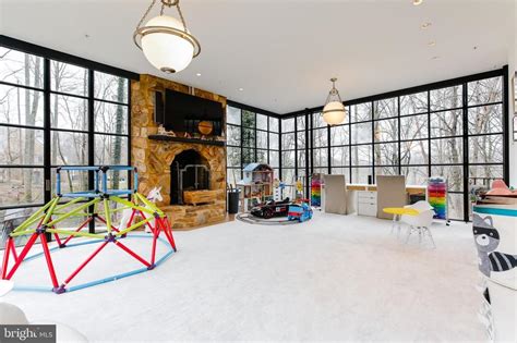 You Can T Walk Around Naked But You Should Get This House Anyway