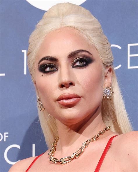 Lady Gaga Showed Tits In A Deep Cleavage At The Premiere Of House Of Gucci Photos