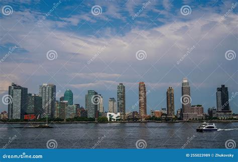 Long Island City Queens Skyline Editorial Stock Image - Image of harbor ...