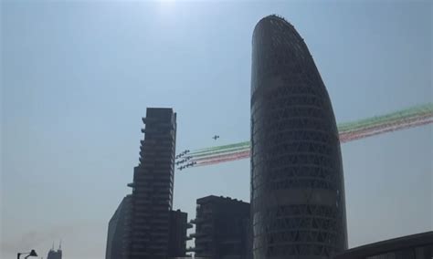 Lo Spettacolo Delle Frecce Tricolori Stamattina A Milano Il Video