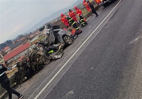 Accident cu trei morţi pe DN1 Roata unui camion a explodat pe pod iar