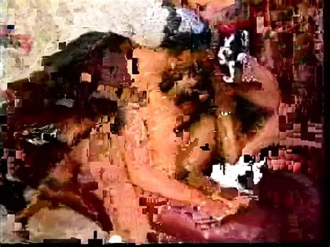 Kurvige Ebenholz Und Blonde Hure Werden Von Einer Gruppe Von Hengsten Ihre Muschi Hardcore