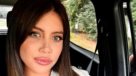 Wanda Nara con su nuevo look lució con una diminuta bikini Que bien que te queda separarte